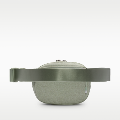 กระเป๋าพาดลำตัว Nike Aura (2 ล.)