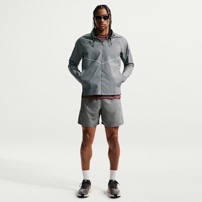 Nike Miler Repel UV Korumalı Erkek Koşu Ceketi görsel 4