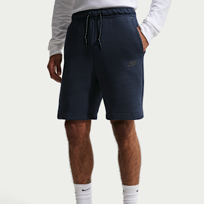 Nike Tech Fleece Erkek Şortu görsel 2