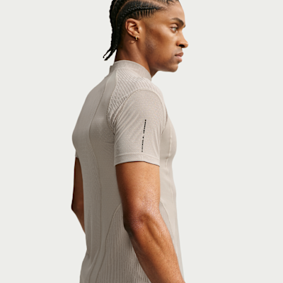 Nike Tech Dri-FIT ADV Kısa Kollu Erkek Üstü görsel 3