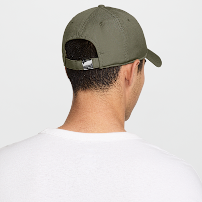 Nike Dri-FIT Club Unstructured Metal Swoosh Cap