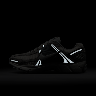 ナイキ ズーム ボメロ 5 ウィメンズシューズ リフレクティブ (再帰反射) アクセント付き