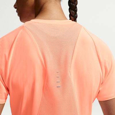 Nike Swift Dri-FIT Kısa Kollu Kadın Koşu Üstü görsel 2