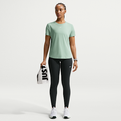 Nike One Classic Dri-FIT Kısa Kollu Kadın Üstü görsel 4