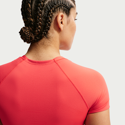 Nike Universa Dri-FIT Kısa Kollu Kadın Üstü görsel 2