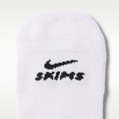 NikeSKIMS Dri-FIT Bilek Kadın Çorabı (3 Çift) görsel 2