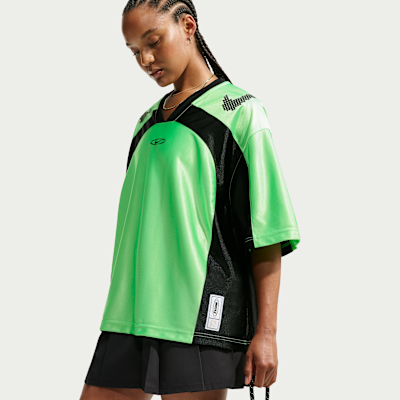Nike Sportswear Büyük Kesimli Kadın Forması görsel 3