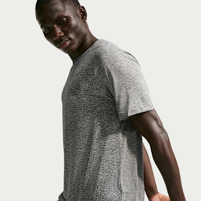 Nike Stride Dri-FIT ADV Kısa Kollu Erkek Koşu Üstü görsel 3