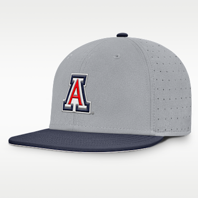 Gorra universitaria Nike Dri-FIT ajustada para hombre Arizona Dugout True