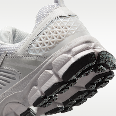 Nike Vomero 5 大童反光裝飾鞋款