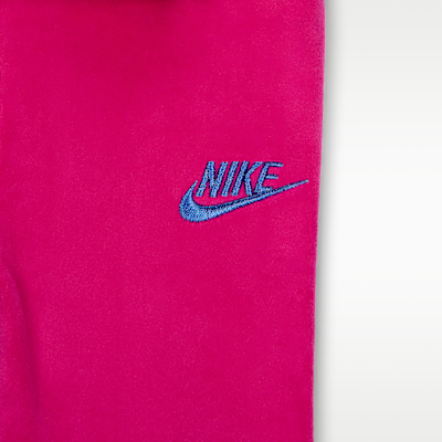 Dvoudílná sametová souprava Nike s legínami s rozšířenými nohavicemi pro kojence (12–24 měsíců)