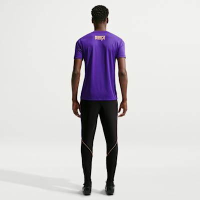 Nike FC Barcelona Strike Deplasman Kobe Dri-FIT Erkek Futbol Kısa Kollu Üst görsel 5