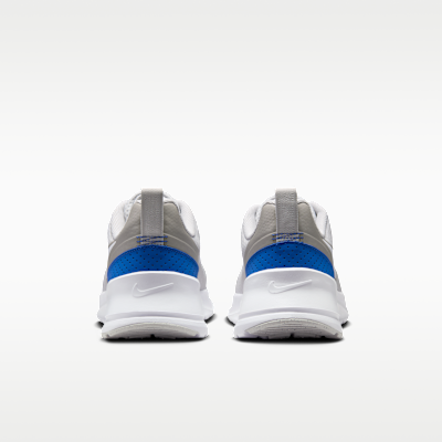 ナイキ エア マックス ニュアクシス メンズシューズ