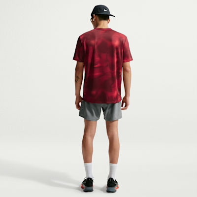 Nike Miler Dri-FIT Kısa Kollu Erkek Koşu Üstü görsel 5