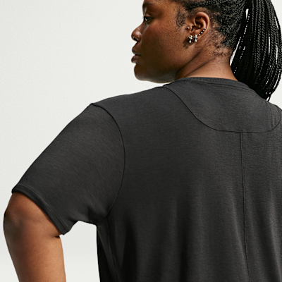 Nike One Relaxed Dri-FIT Kısa Kollu Kadın Üstü (Büyük Beden) görsel 2