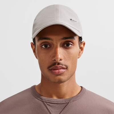 Nike Dri-FIT Club Unstructured Metal Swoosh Cap