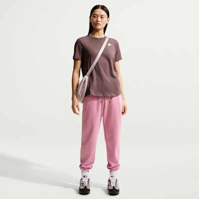 Nike Sportswear Club Essentials Kadın Tişörtü görsel 4