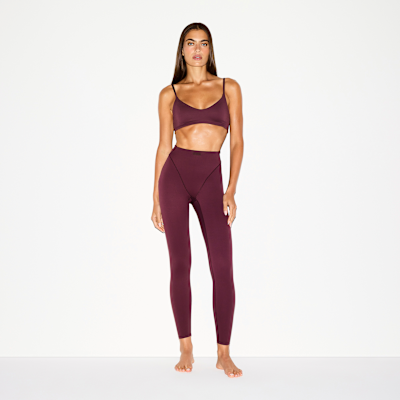 NikeSKIMS Matte Women's High-Waisted V-Line 26" Leggings