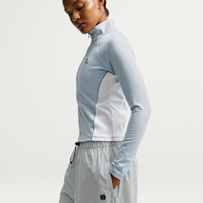 Nike Sportswear Dokuma Kadın Şortu görsel 4