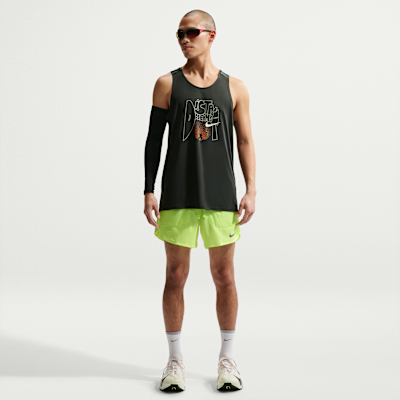 Nike Stride กางเกงวิ่งขาสั้น 5 นิ้วมีซับในผู้ชาย Dri-FIT