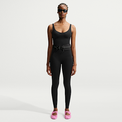 NIKE公式】NikeSKIMS Studio Stretch ウィメンズ 74cm ボディスーツ 