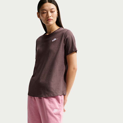 Nike Sportswear Club Essentials Kadın Tişörtü görsel 3