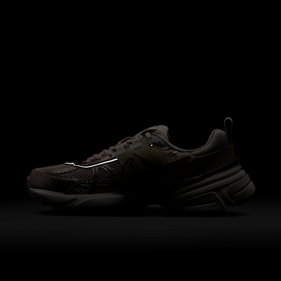 Nike V2K Run 女鞋 (具反光裝飾)