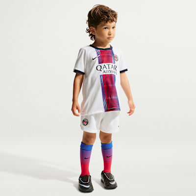 Nike Trzyczęściowy strój do piłki nożnej dla małych dzieci – replika Paris Saint-Germain Stadium 2026/27 (wersja wyjazdowa)