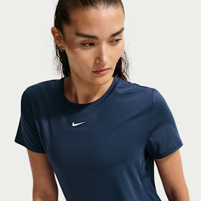 Nike One Classic Dri-FIT Kısa Kollu Kadın Üstü görsel 3