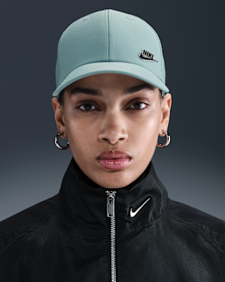 Женская кепка Nike Dri-FIT Club Structured Metal Logo Cap