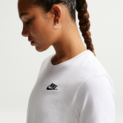 Nike Sportswear Club Essentials Kadın Tişörtü görsel 3
