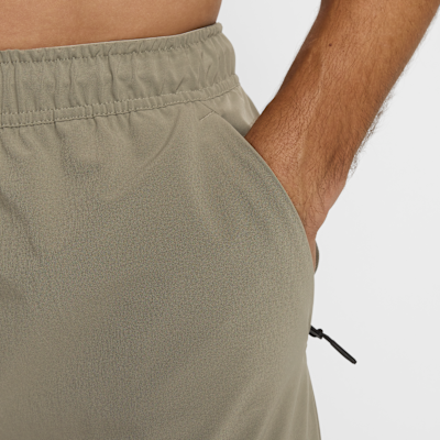 Nike Unlimited Dri-FIT Fermuarlı Paçalı Çok Yönlü Erkek Eşofman Altı görsel 3