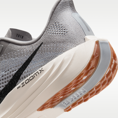 รองเท้าวิ่งโร้ดรันนิ่งผู้ชาย Nike Pegasus Plus