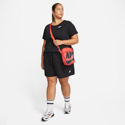 Nike Sportswear Club Essentials Kadın Tişörtü (Büyük Beden) görsel 5