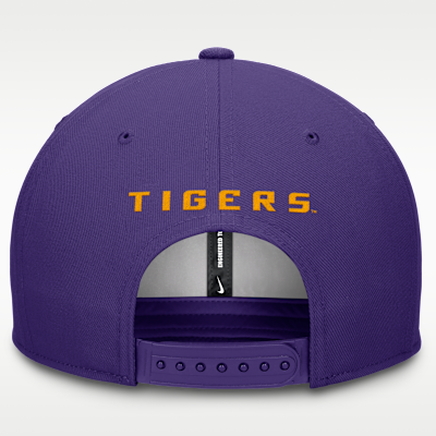 Gorra universitaria Nike Dri-FIT ajustable para hombre LSU Tigers On-Field Pro