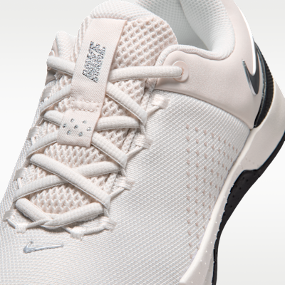 Nike MC Trainer 4 Kadın Antrenman Ayakkabısı görsel 7