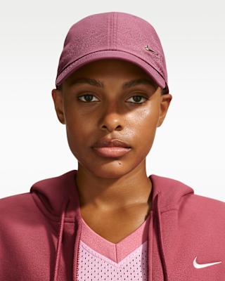 Женская кепка Nike Dri-FIT Club Unstructured Metal Swoosh Cap