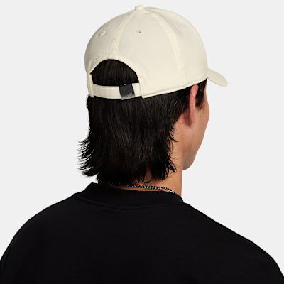 Nike Dri-FIT Club Structured Metal Logo Cap