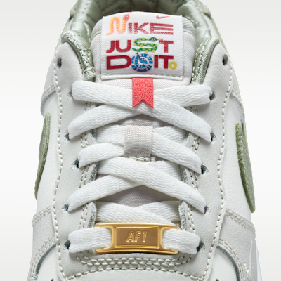 Tenis para niños grandes Nike Air Force 1 LV8