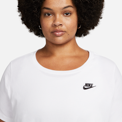 Nike Sportswear Club Essentials Kadın Tişörtü (Büyük Beden) görsel 4