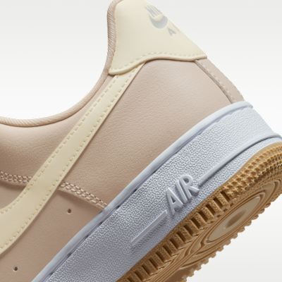 รองเท้าผู้หญิง Nike Air Force 1 '07