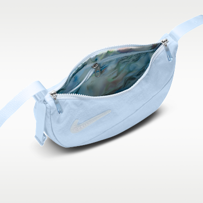 ナイキ オーラ ウィメンズ⁠ アーティスト コレクション⁠クレセント クロスボディバッグ (4L)