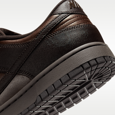 รองเท้าผู้ชาย Nike Dunk Low Retro Premium