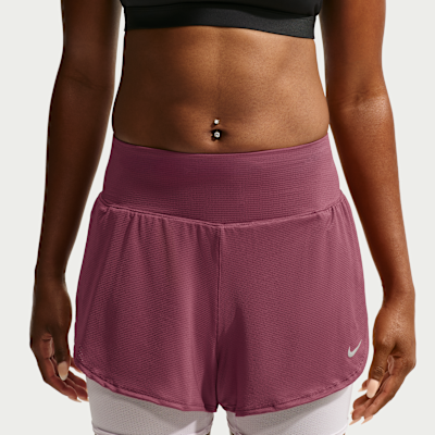 Nike Flow Dri-FIT 2'si 1 Arada Kadın File Koşu Şortu görsel 2