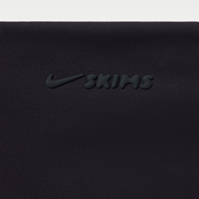 NikeSKIMS Mat Pedli Dar Kadın Tişörtü görsel 7
