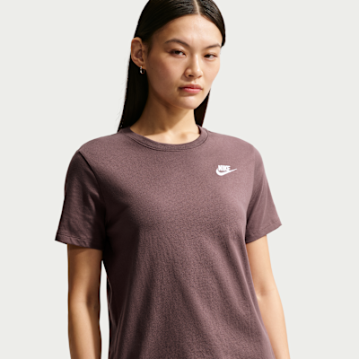 Nike Sportswear Club Essentials Kadın Tişörtü