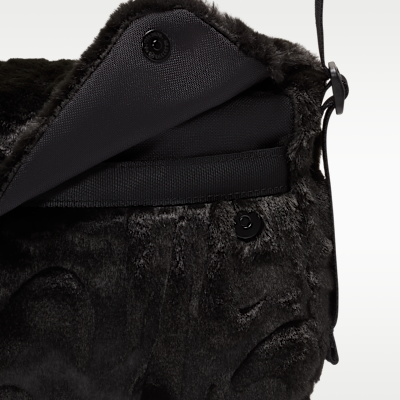 Borsa a tracolla in pelliccia sintetica Nike Sportswear Futura 365 (1 l)