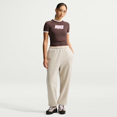 Nike Sportswear Tam Oturan Kadın Tişörtü görsel 4