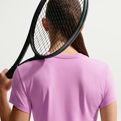 NikeCourt Klasik Stil Kısa Kollu Kadın Tenis Tişörtü görsel 2