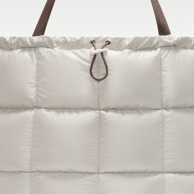 กระเป๋าสะพายขนาดใหญ่พิเศษ Nike Sportswear Puffle (60 ล.)